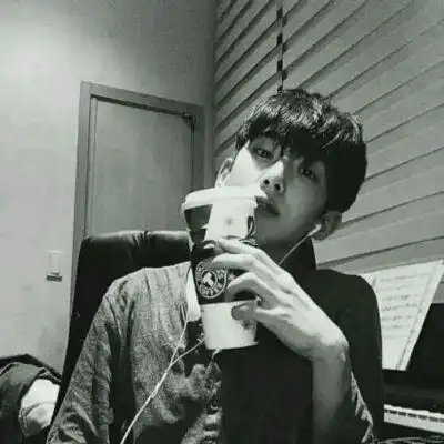 最火潮流黑白伤感男生头像男生qq黑白头像
