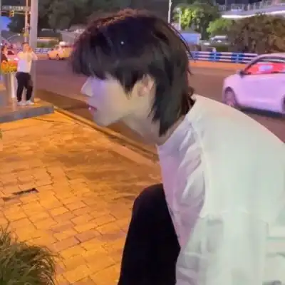 2021最新qq男生头像
