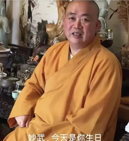 少林寺伦敦掌门妙武生日,59岁释永信送祝福红光满面尽显高僧风范
