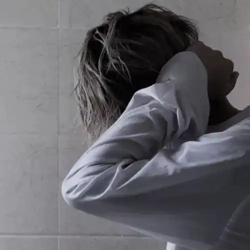 请问你有没有丧的男头要真人的,不要动漫
