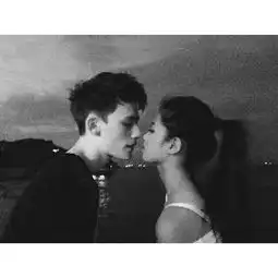 晚安心语171225你的酒窝没有酒,我却醉的像条狗
