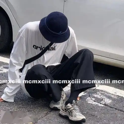 头像总有人翻山越岭为我而来
