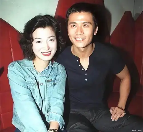 香港男星留胡须变沧桑大叔,坐公交车无人认识,55岁仍渴望生小孩

