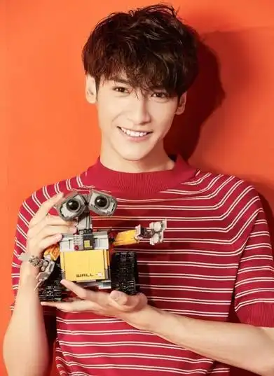 罗云熙曝多重身份,除了是个演艺人,还是个资深电竞迷
