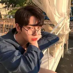 清新秀气的小鲜肉男生头像纯净
