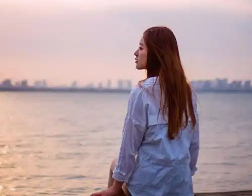 双胞胎一个嫁军人,一个嫁商人,十年后再见,一个笑了一个哭了结婚婚姻富二代双胞胎女儿网易订阅
