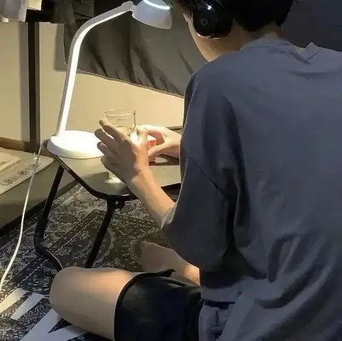 男生头像个性帅酷
