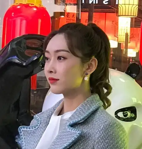 陈情令演员生图,陈卓璇元气少女,肖战比精修图还帅
