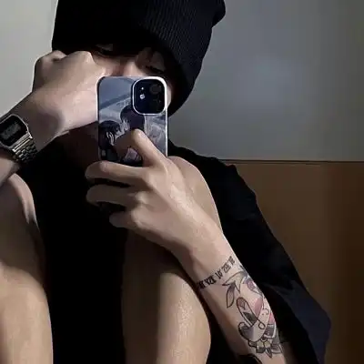 最近比较火的男生头像图片,优质不易撞的神仙男头
