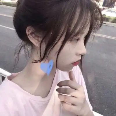 微信头像女生气质淡雅显成熟稳重
