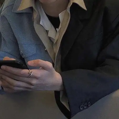 男生不露脸头像所有故事都是从夏天开始的
