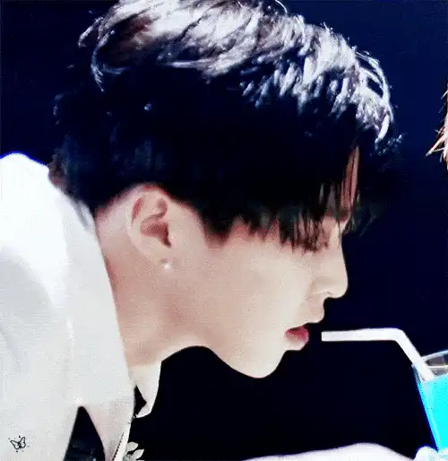 楼主心中侧脸头型最漂亮的男爱豆exo金珉锡
