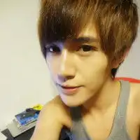 我不是你喜欢的类型潮流时尚男生qq头像设计
