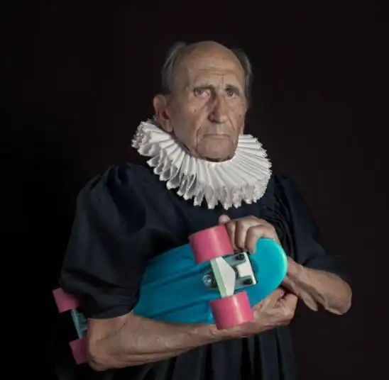 穿越版的文艺复兴,阿根廷摄影师拍下中世纪人们生活在现代的模样
