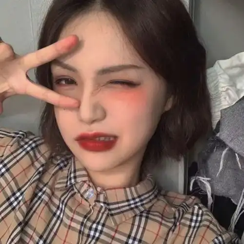 网易云热评情侣吃饭时,男生夹了一块茄子给女生,却不料
