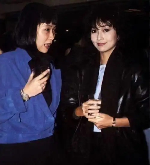 被张国荣赞天才的叶童,资历不输张曼玉,嫁给大9岁初恋33年未育
