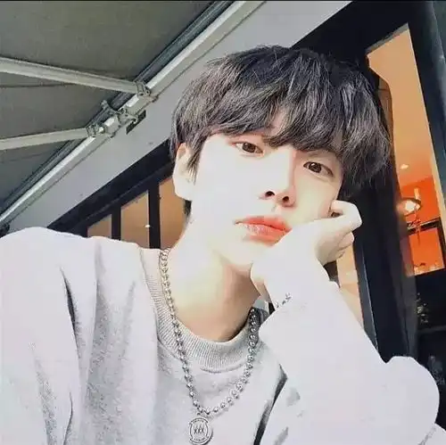 求一些男生头像,真人帅气型吼吼吼
