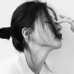 意境头像女生黑白头像大全别总在感情的世界里伤春悲秋
