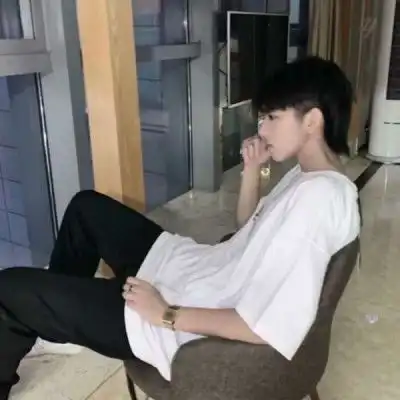 ins个性男生头像高冷文艺风满怀期待最后却不如人意
