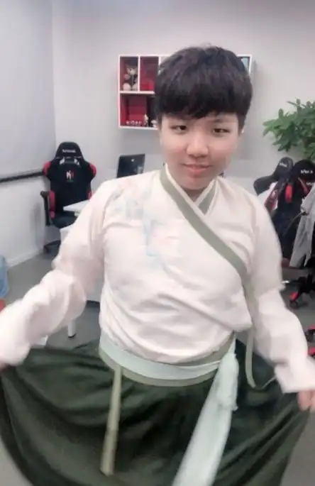 打哭了卡萨aj会努力成为最好的上单,希望队友们不要嫌弃我
