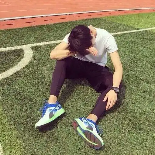 头像男生帅气背影高清
