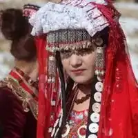 少数民族塔吉克族美女高清头像
