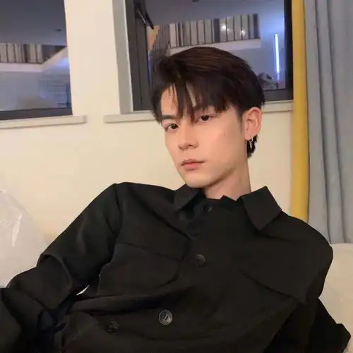今日头像丨这世间欠你的一切温柔我来还
