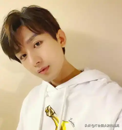 赵露思卖力营业杨超越新人设成毅升级白眼狼演员踩前经纪
