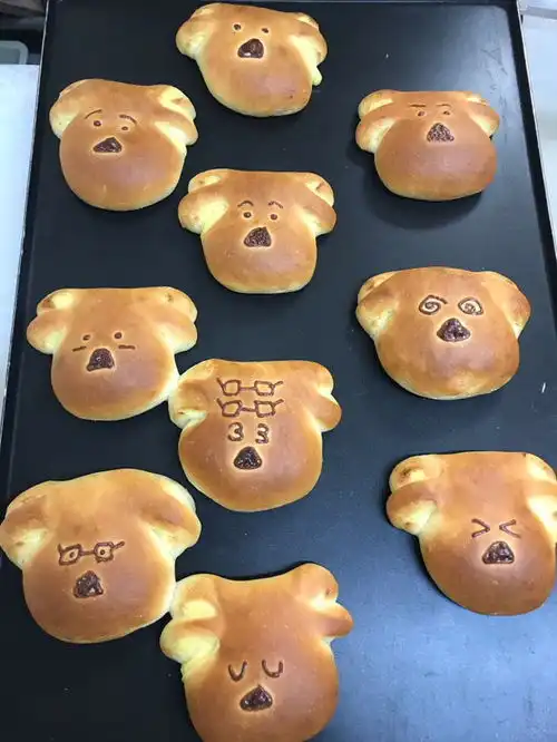 每烤一个面包就有一只柯基会失去屁屁