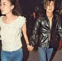 50岁的王菲人生完美,如今有爱人陪伴在身边,妥妥人生赢家
