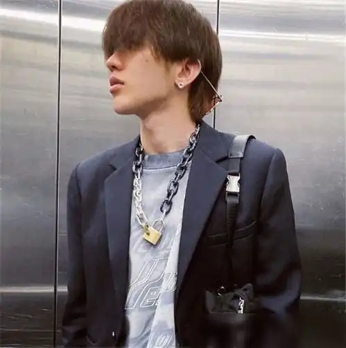 男明星戴的项链,肖战的可爱,王一博的个性,看到蔡徐坤沉不沉
