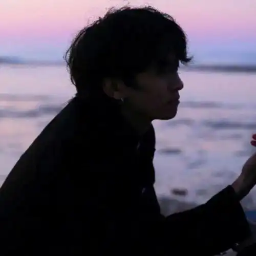 情侣头像满心欢喜热爱未来拭目以待
