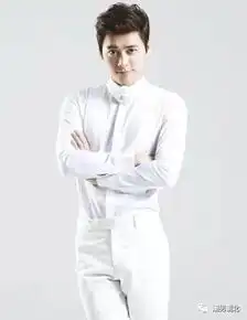 男生怎样把简单的白衬衫穿得好看掌握这些搭配要点准没错
