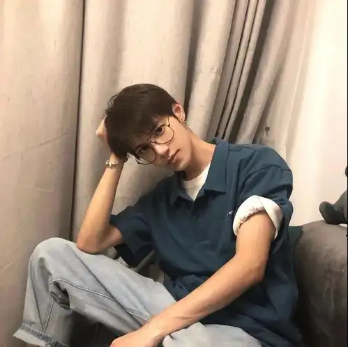 今日头像丨爱这世界而你就是我的世界
