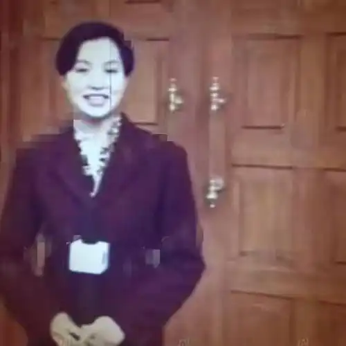 董卿26年前近照曝光留超短发一脸青涩,与现在判若两人太男相
