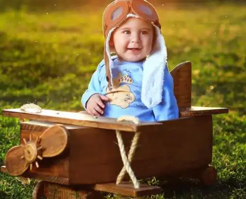 这么冷的天气不想带宝宝出门在家这样玩耍吧
