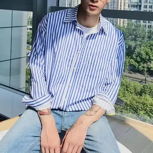 距离征服春夏穿搭,就差一件条纹单品的距离

