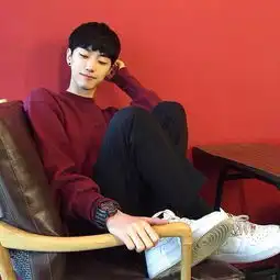 我适合剪什么发型,大家帮我看看好吗
