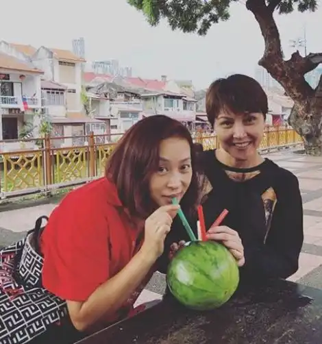 80年代港剧1号女星2任男友个个了得,却在39岁时嫁小1岁富商
