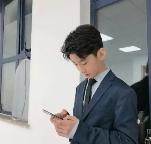 张亮家小男模初长成,身高腿长遗传爸爸好基因,13岁成男神
