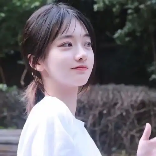 男孩面对自己心爱的女生会有什么表现

