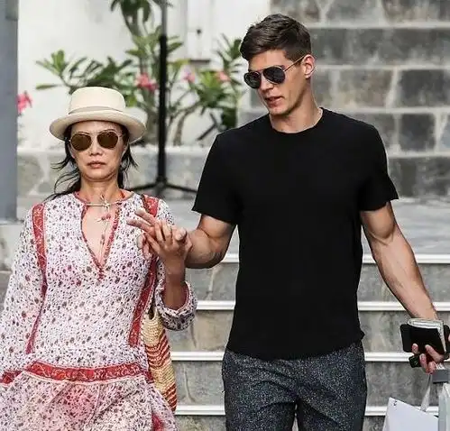邓文迪一个传奇的中国女人
