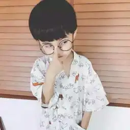 这个小男孩和小女孩叫什么名字
