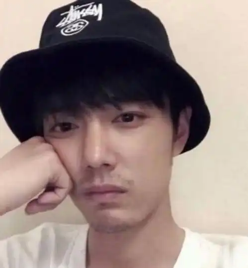 男明星留胡子堪比整容,王宝强帅到没边,肖战像换了一张脸
