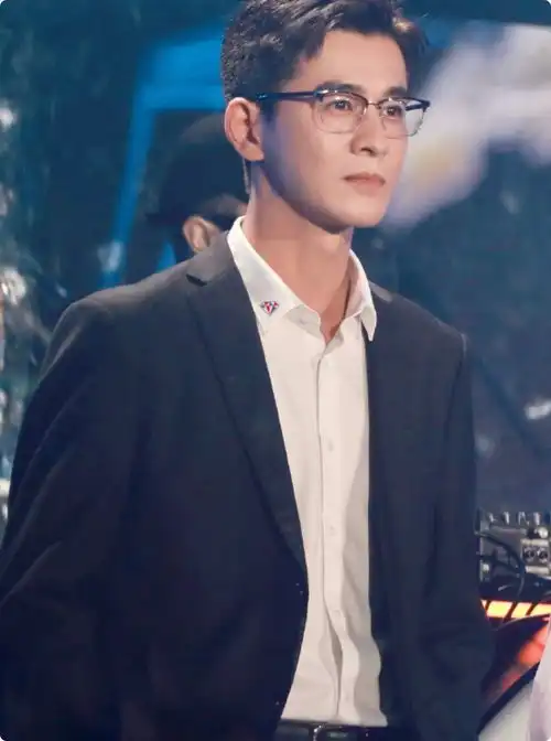 男演员的皮肤管理有多重要看乔振宇和冯绍峰的同框照就知道了
