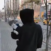玩手机的,打电话的,男生微信头像低调成熟大气
