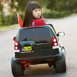 搞事情,五岁小孩竟然开豪车
