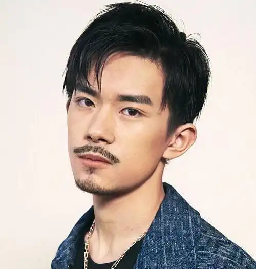 当男爱豆有了胡子之后,本以为最帅的肖战和易烊千玺,没想到是他
