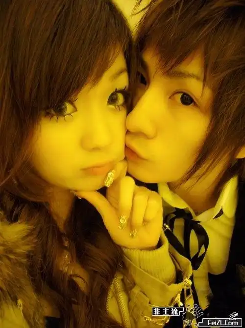 这个图上的男生女生叫什么
