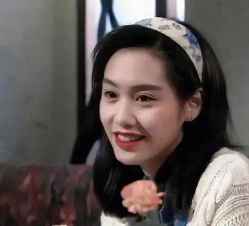 被李嘉欣忌惮,未婚先孕带球跑,嫁小11岁张丹峰的洪欣幸福吗
